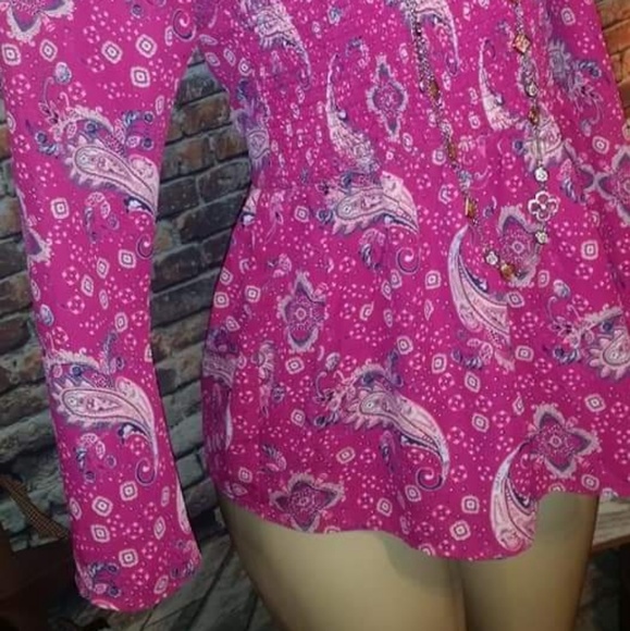 Decree cold shoulder pretty top - Picture 4 of 4